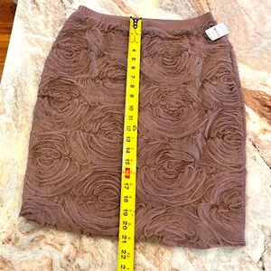 Lord and Taylor skirt in taupe, size petite medium